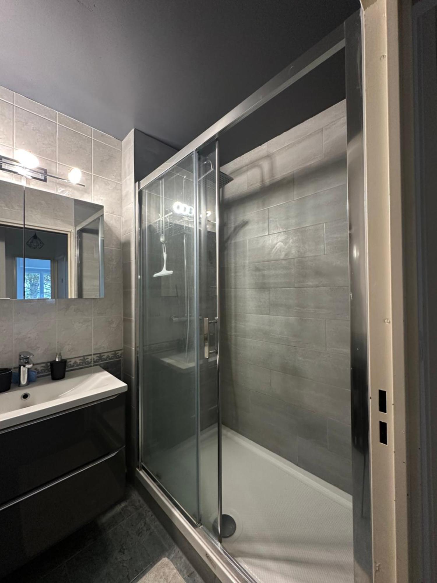 Le Beau Hugo Apartment Mainvilliers  Екстериор снимка