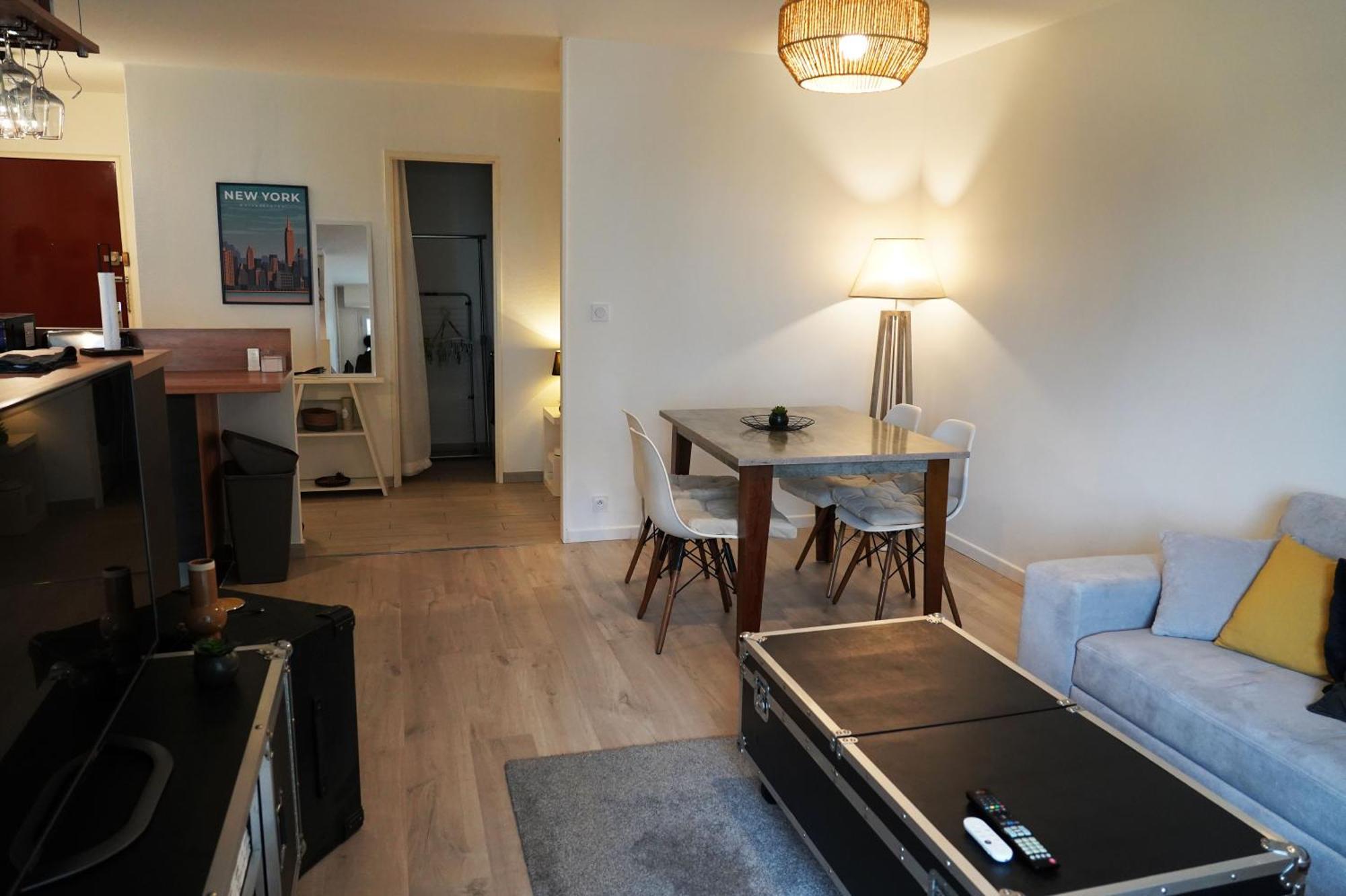 Le Beau Hugo Apartment Mainvilliers  Екстериор снимка